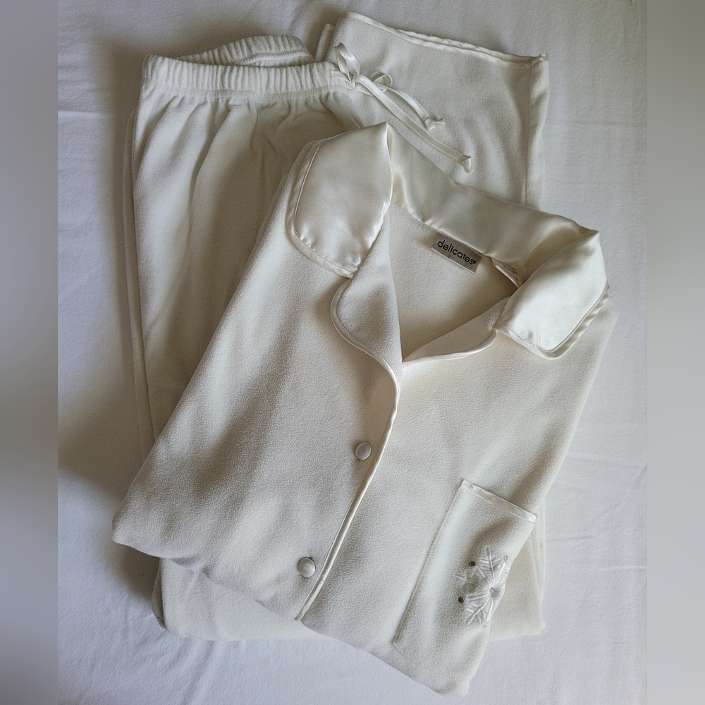 Delicates Creamy White Pajama Loungeware Set, Sz M, EUC
